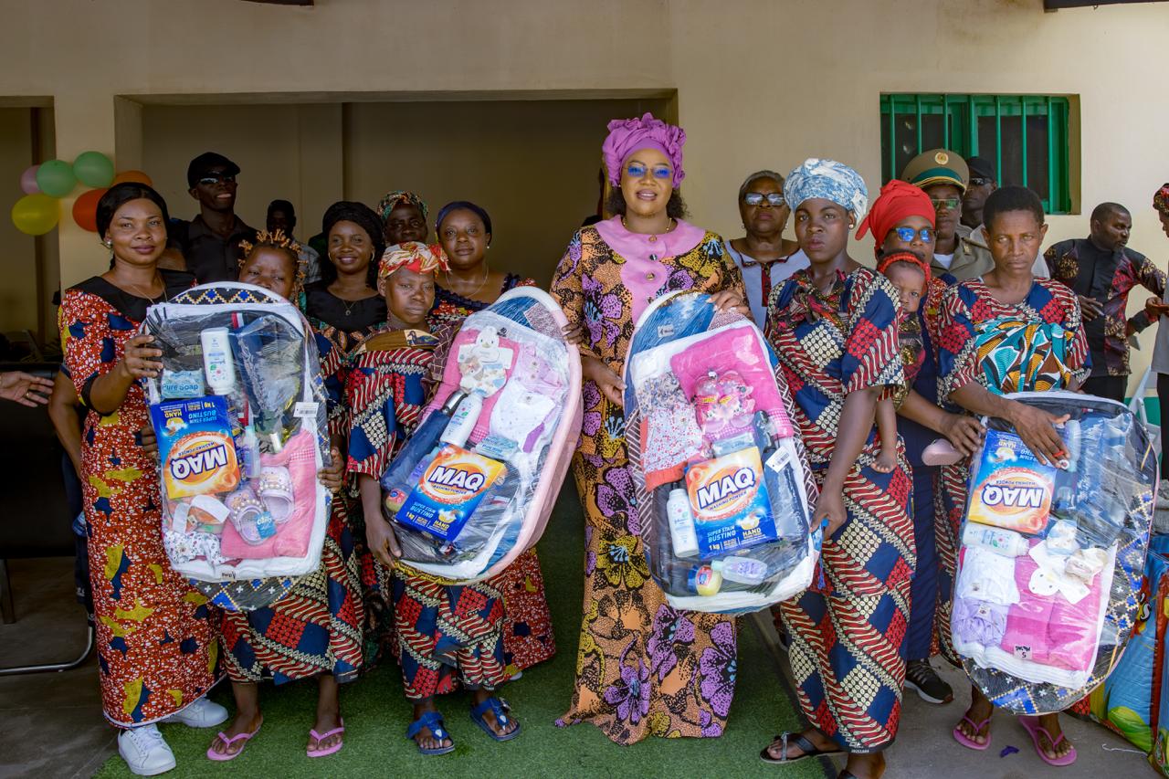 Primeira-Dama visita a província da Zambézia para reforço da coesão social